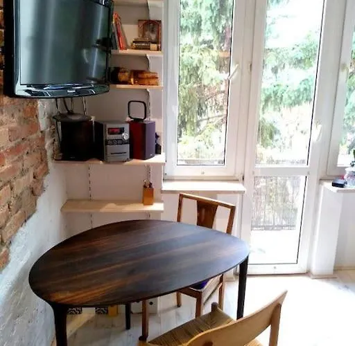 Quiet Central Apartment